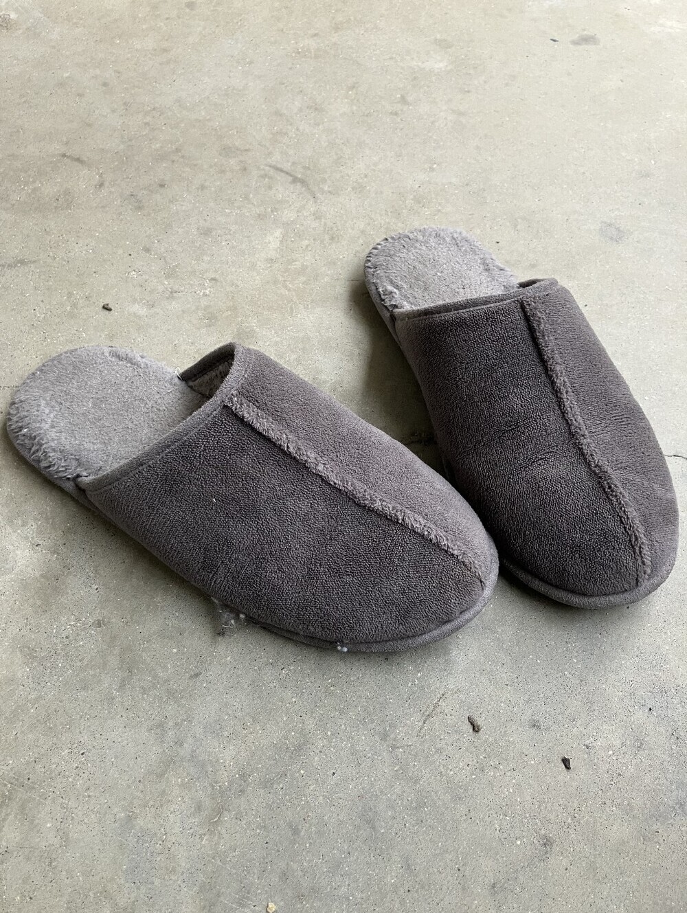 Men’s Gray Plush Fleece Lined House Slippers Hard Sole Size 8
